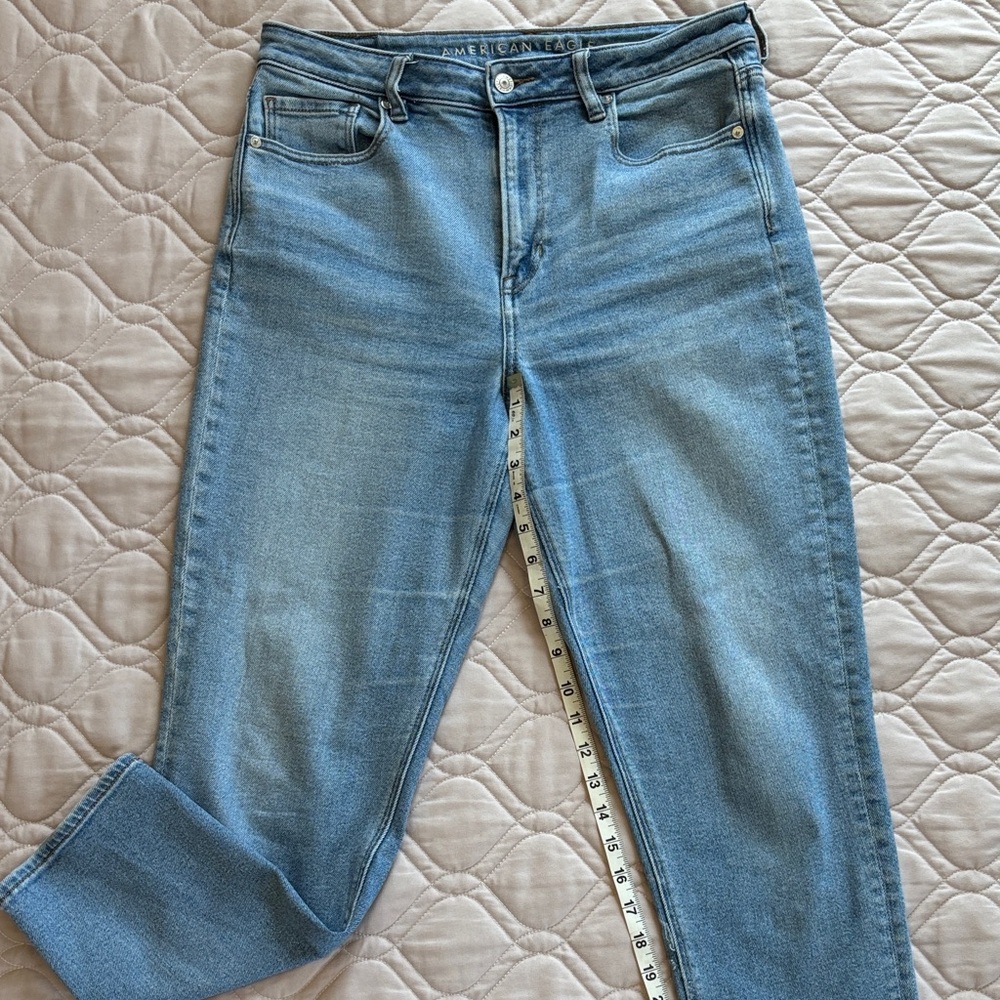 American Eagle Outfitters Light Blue High-Rise Women’s Jeans